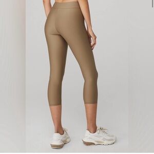 ALO YOGA Airlift High-Waist Conceal-Zip Capri 20.5” inseam